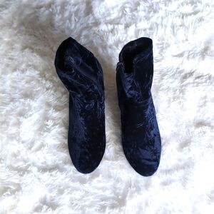 Size 9 1/2 Navy Blue Crushed Velvet Booties EUC